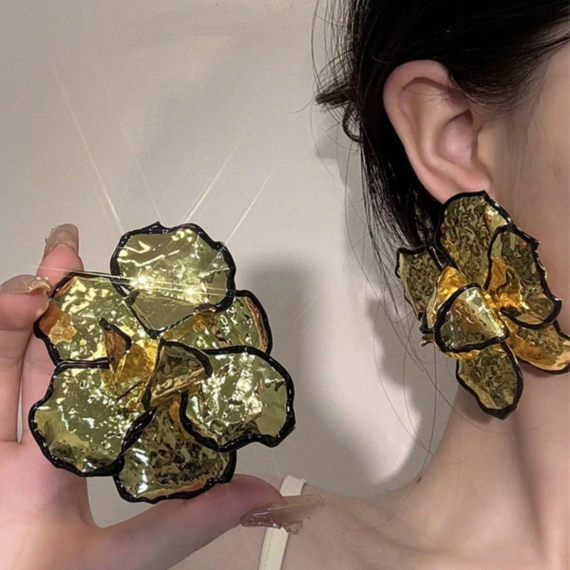 Crinkled Lustre Statement Earrings - Image 4