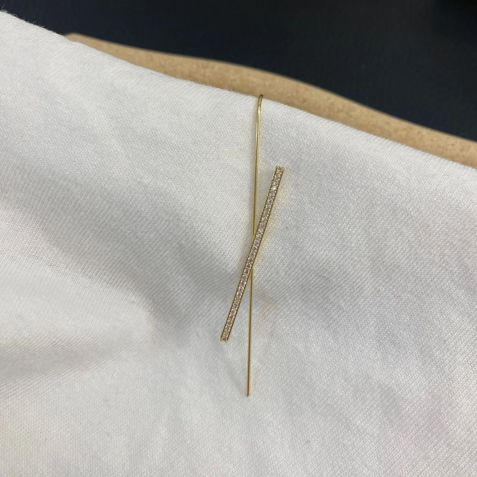 Criss Cross Earcuff (1pc) - Image 4