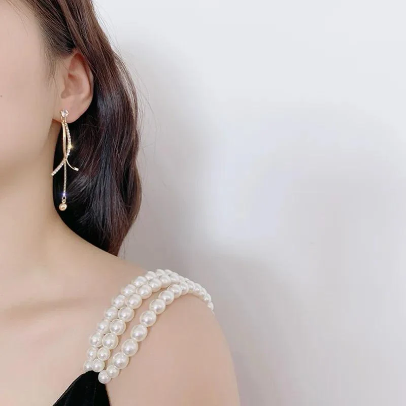Criss cross tassel drop earrings - Image 3
