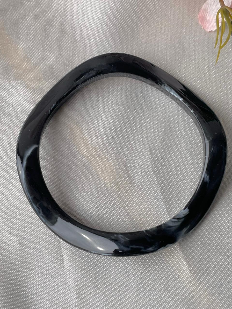 Curvy-Groovy Acrylic Bangle - Image 3