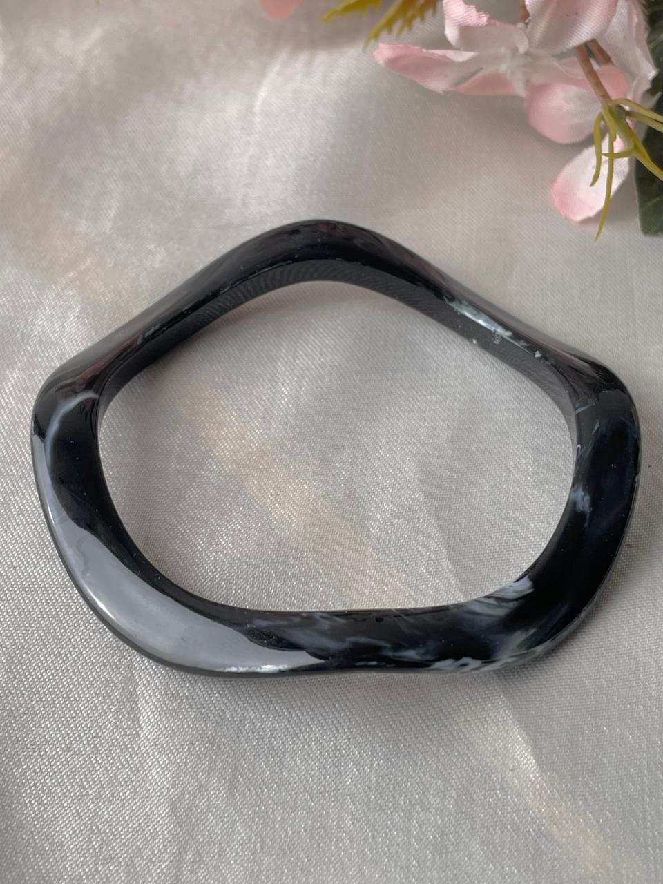 Curvy-Groovy Acrylic Bangle - Image 4