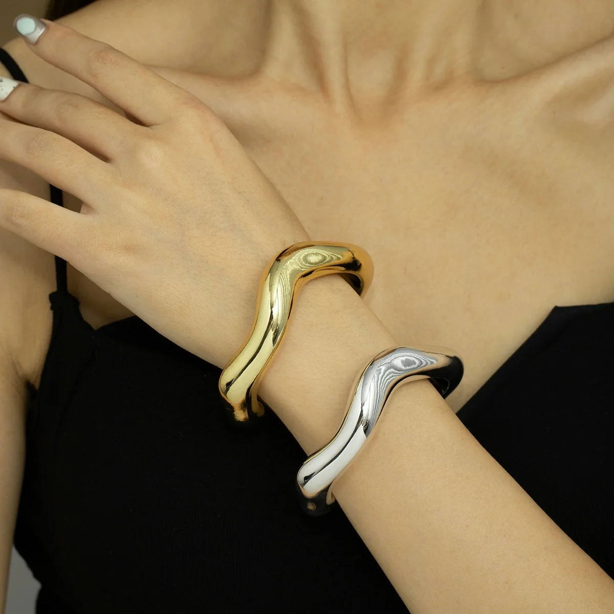Curvy Silver Handcuff - Image 4
