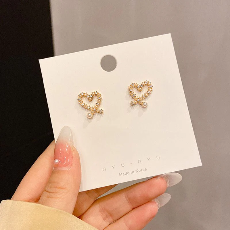 Cute little Heart Earrings - Image 4