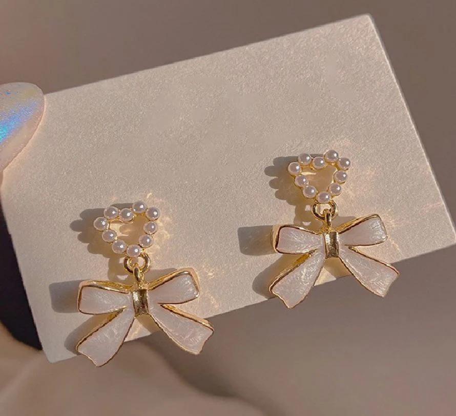 Cute white Bow Earrings - Image 4