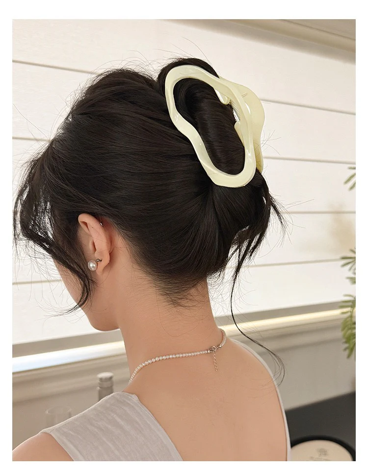 Cutesy Candy-Coloured Hair Claw Clip - Image 2