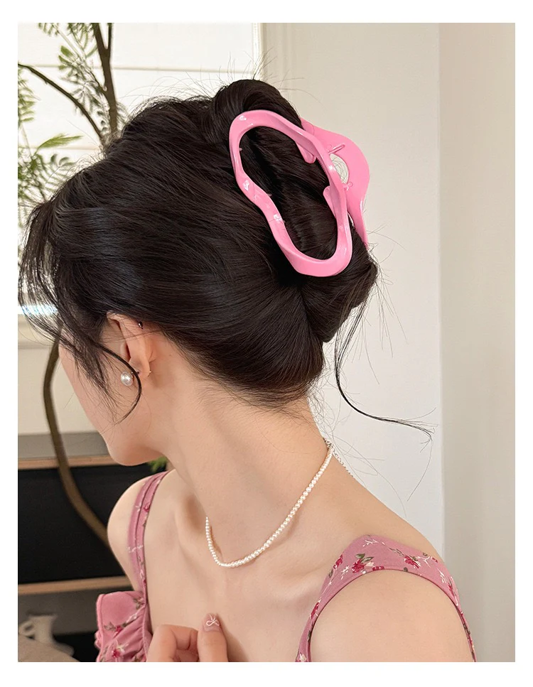 Cutesy Candy-Coloured Hair Claw Clip - Image 3
