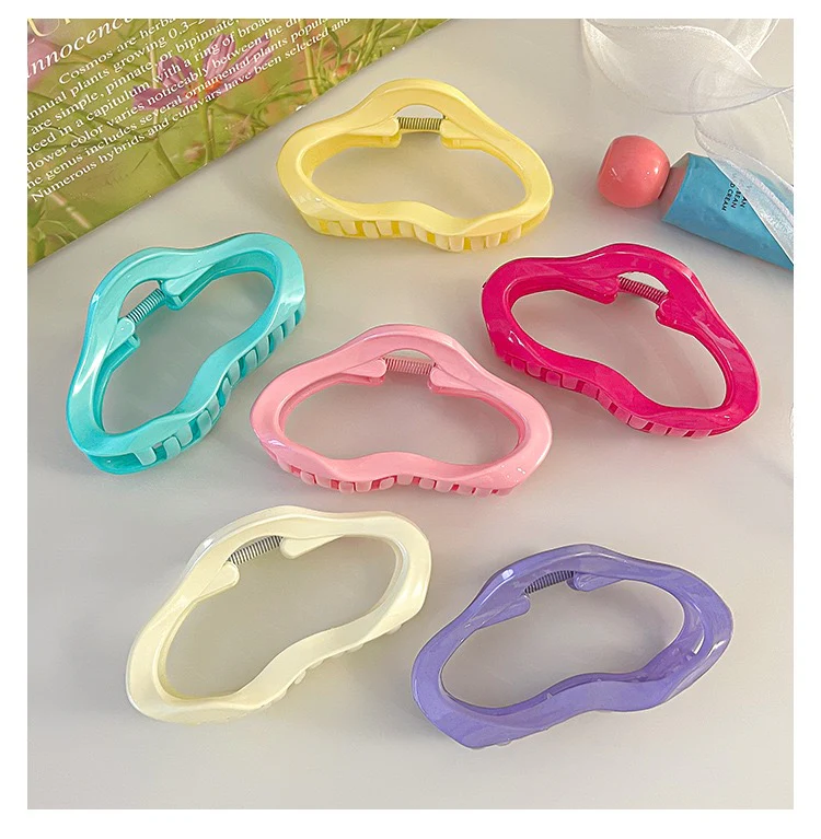 Cutesy Candy-Coloured Hair Claw Clip - Image 4