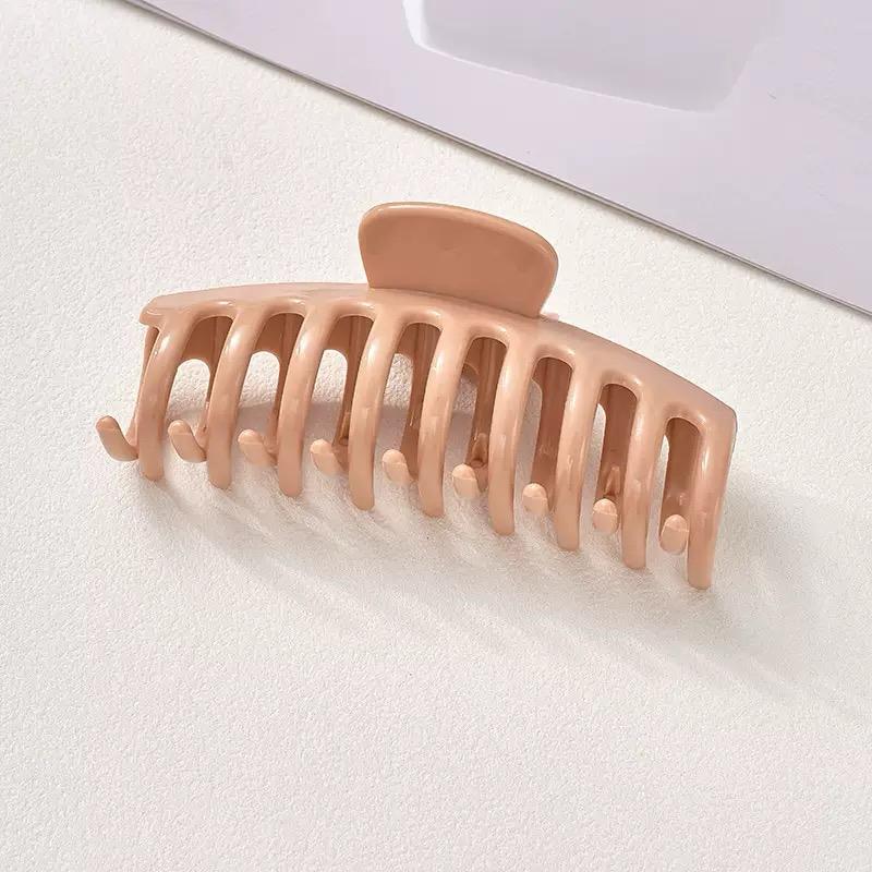 Daily Sleek Staple Claw Clip - Image 4
