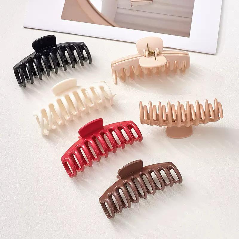 Daily Sleek Staple Claw Clip - Image 9