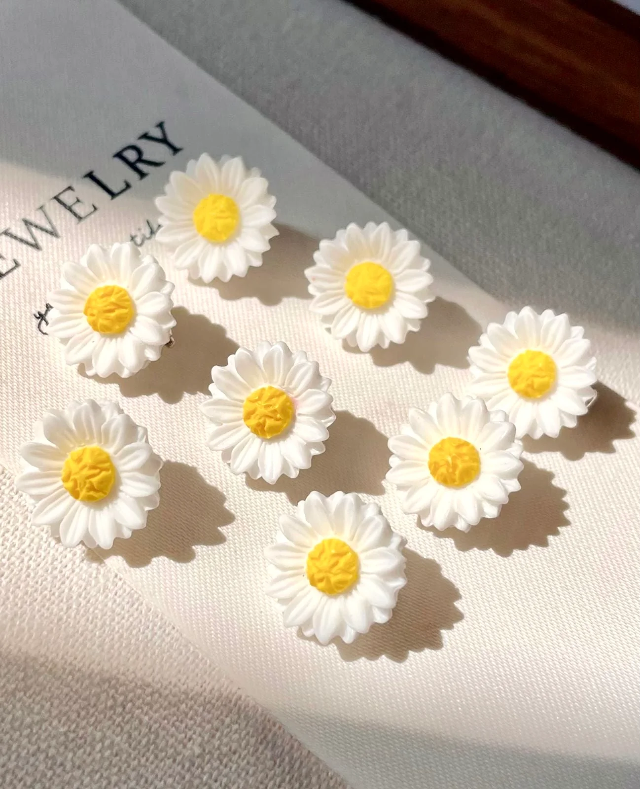 Daisy Daydream Pins (pack of 8) - Image 2