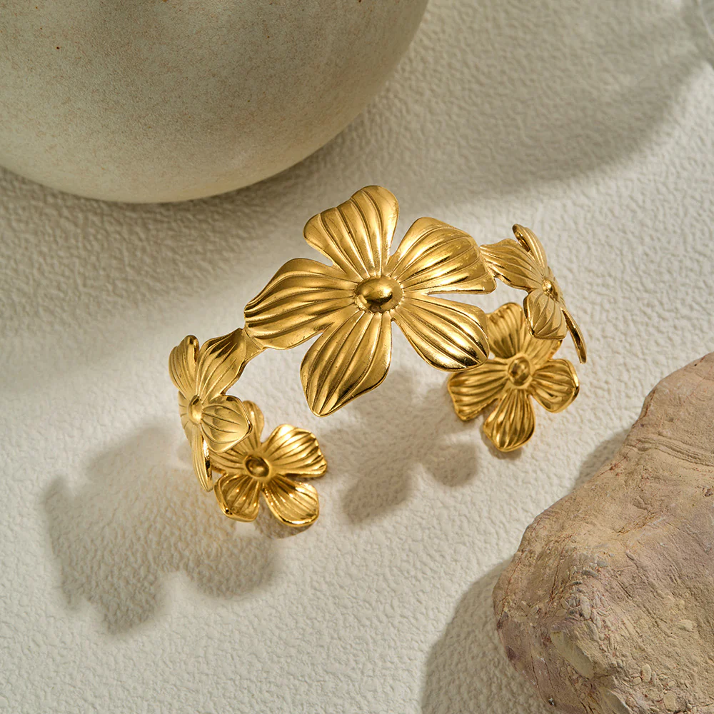 Daisy dipped in Gold Ring - Image 2