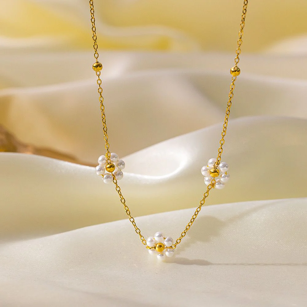 Daisy Dream Pearl Necklace
