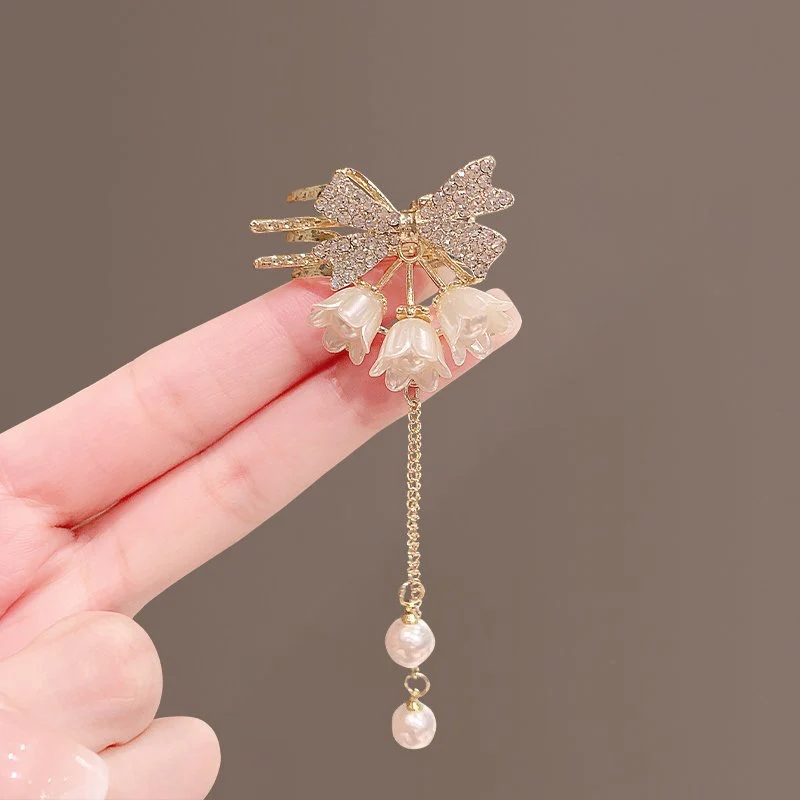 Dancing Tulips Pearl Hair Clip - Image 3