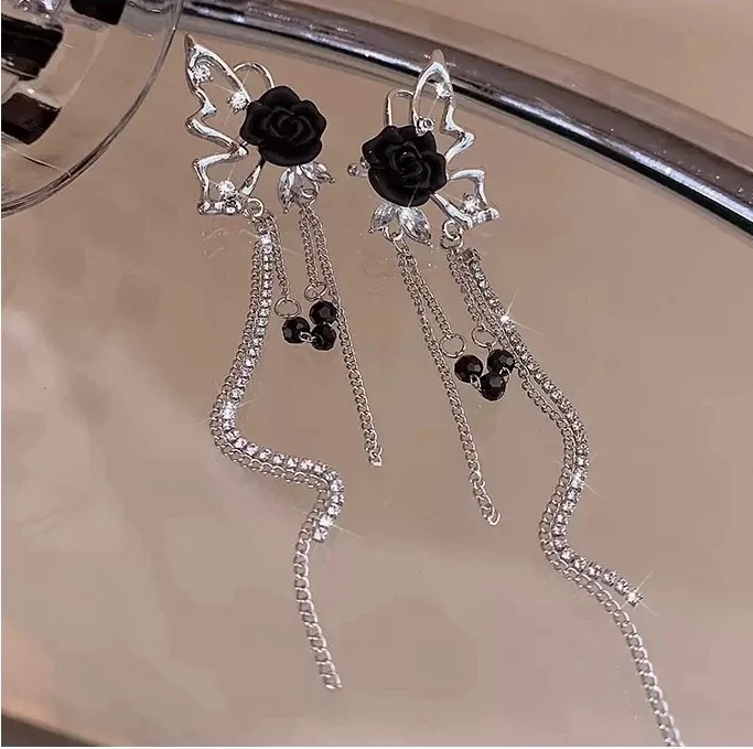 Dark-Romance Rose earcuff - Image 2