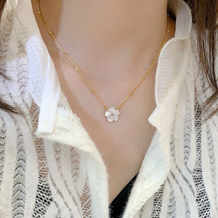 Delicate Ivory Petals Necklace