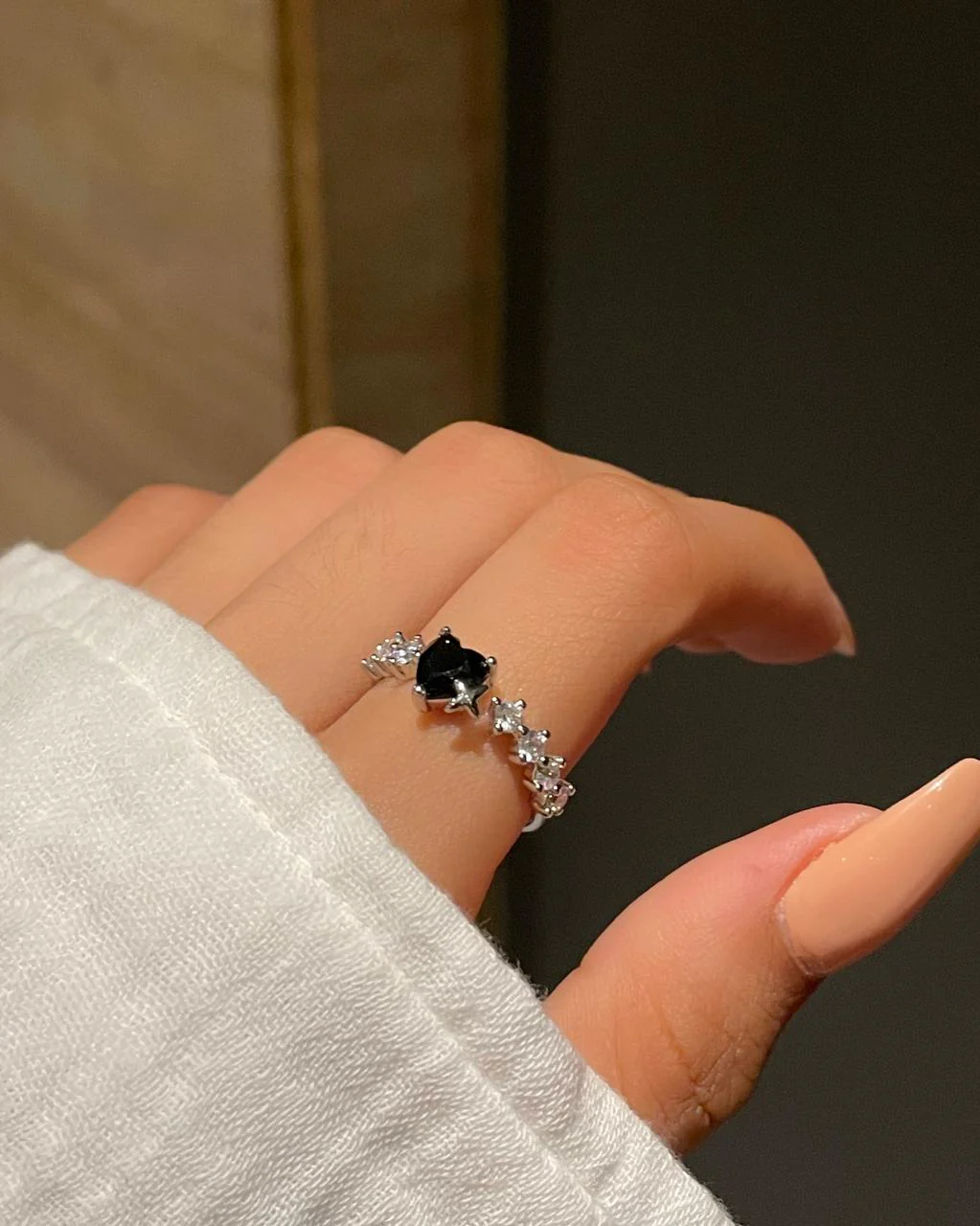 Derry Heart Ring- black - Image 2