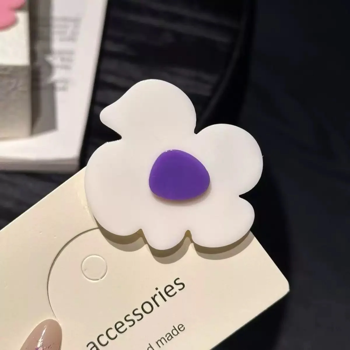 Dilly-dally daisy Hair Clip - Image 5