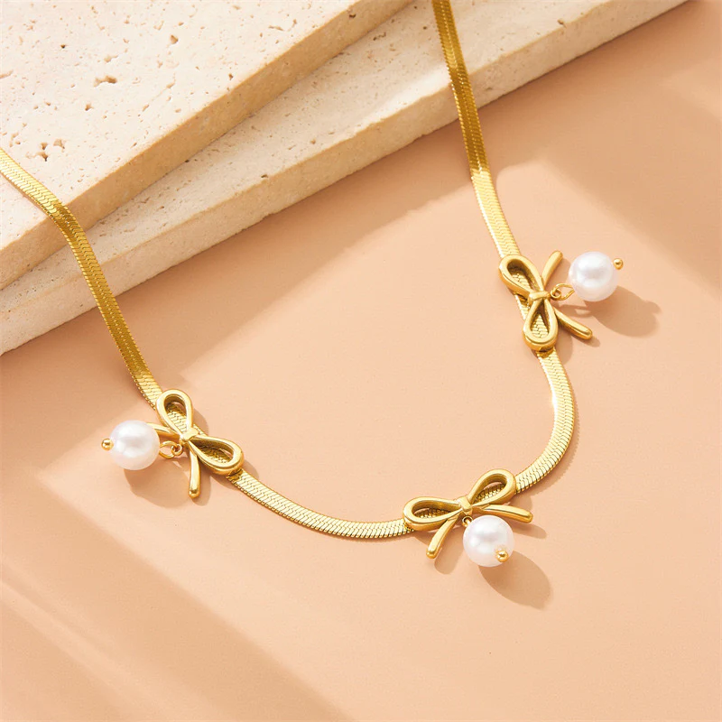 Dramatic Pearl-Bow Necklace - Image 5