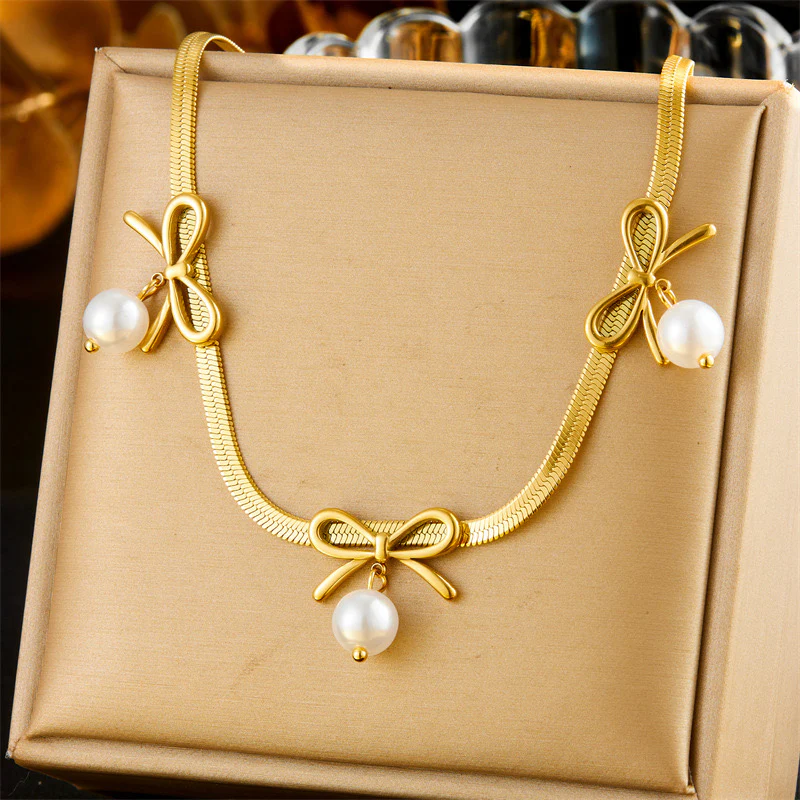 Dramatic Pearl-Bow Necklace - Image 6