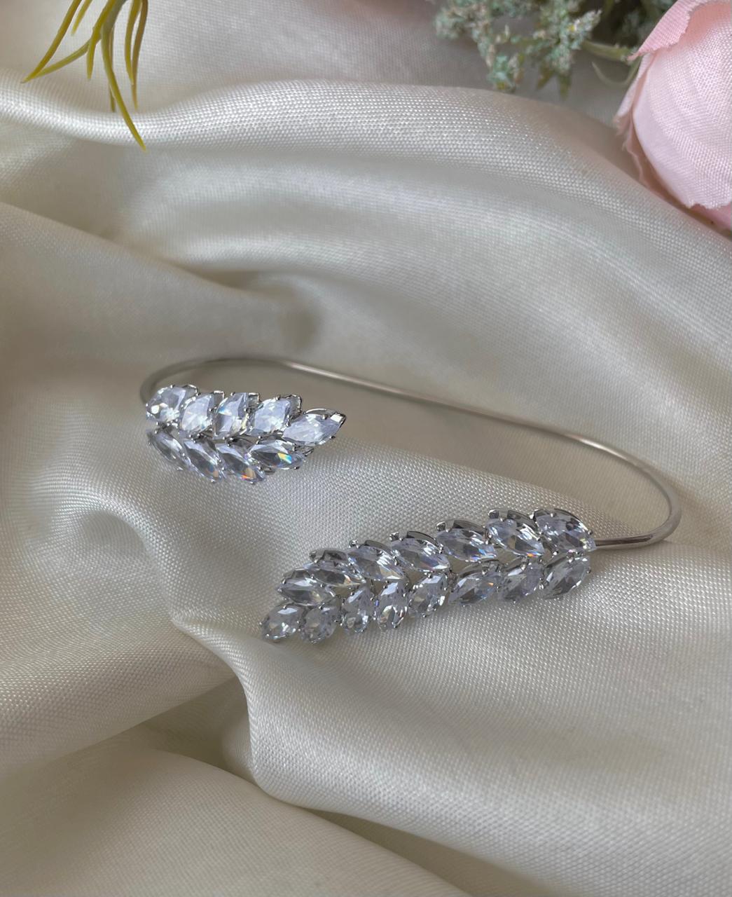 Dream-Glaze Rhinestone Hand Jewellery - Image 2