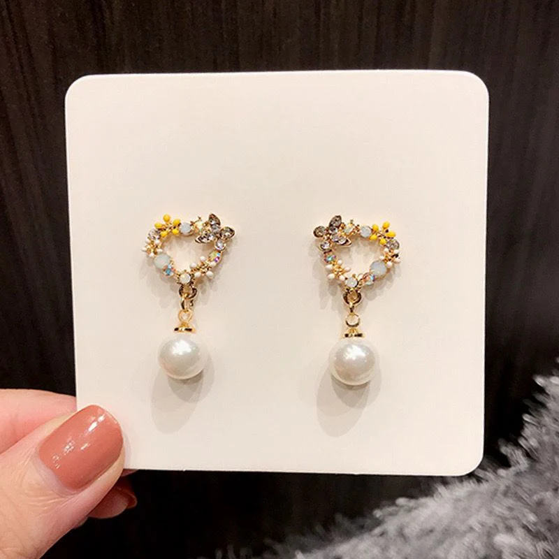 Dreamland Pearl drop Earrings - Image 2