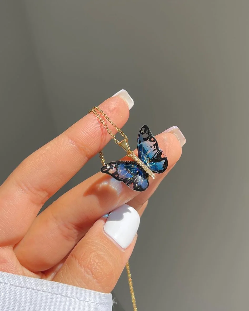 Dreamy Butterfly Necklace - blue