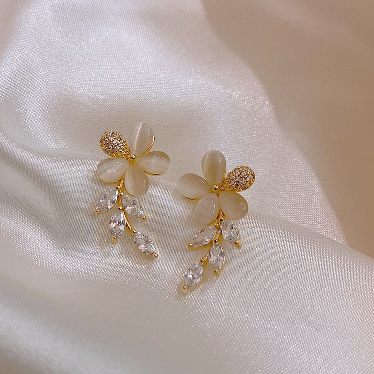 Dreamy Flower Petal Earrings - Image 4