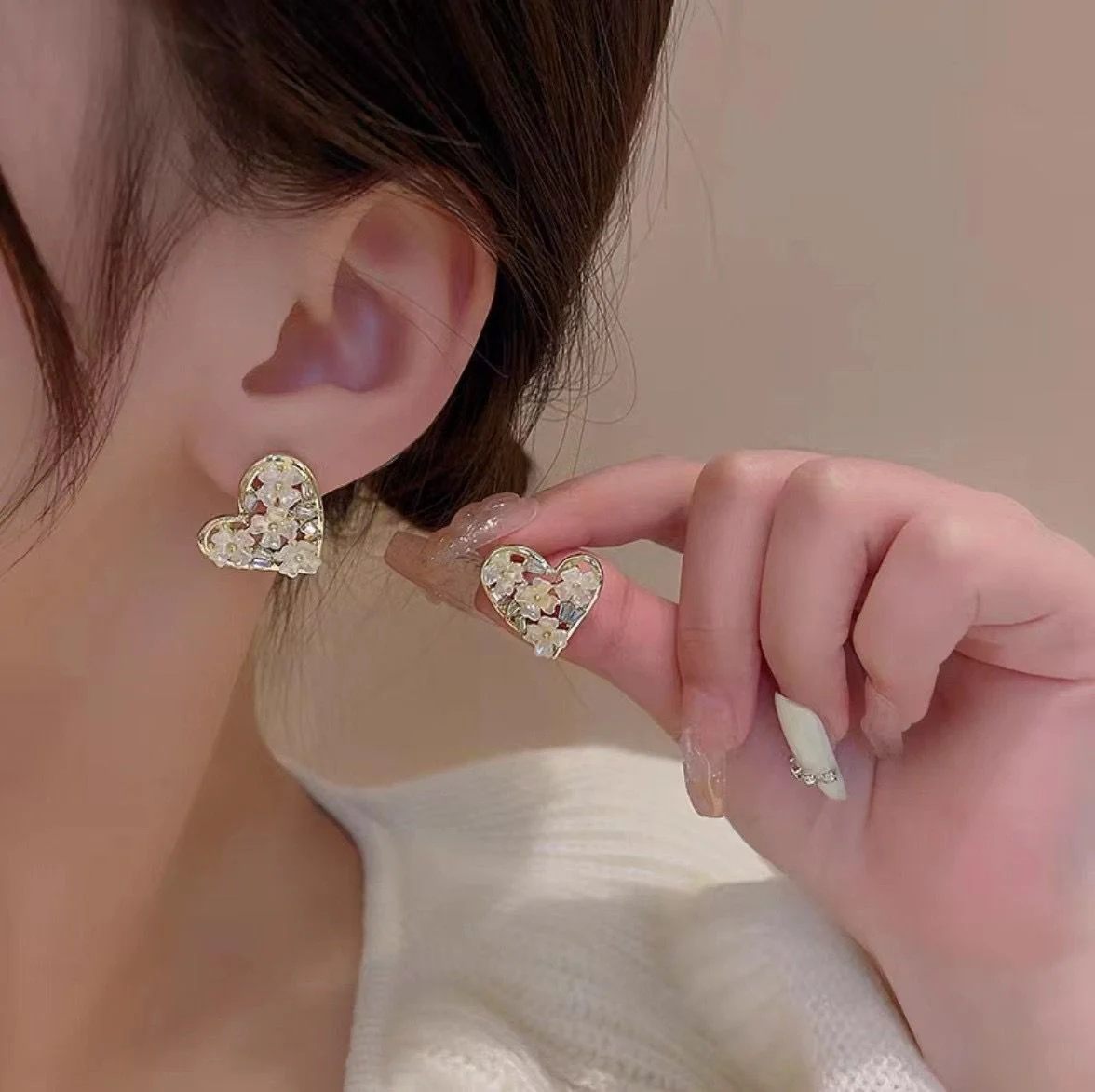 Dreamy Heart Floral Earrings - Image 4