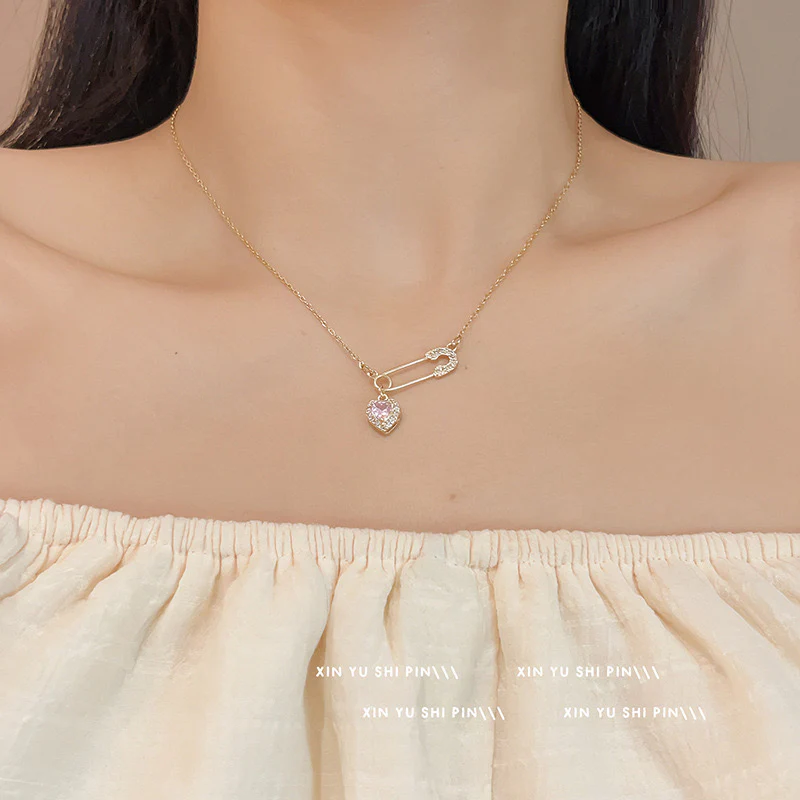 Dreamy Safety Pin Necklace- golden - Image 4