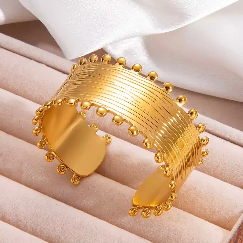 Duchess Dream Golden Bracelet - Image 2