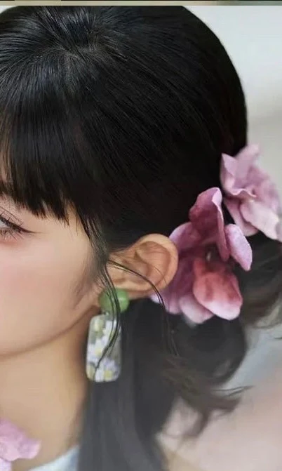 Dusky Pink Magnolia Hair Clip - Image 2