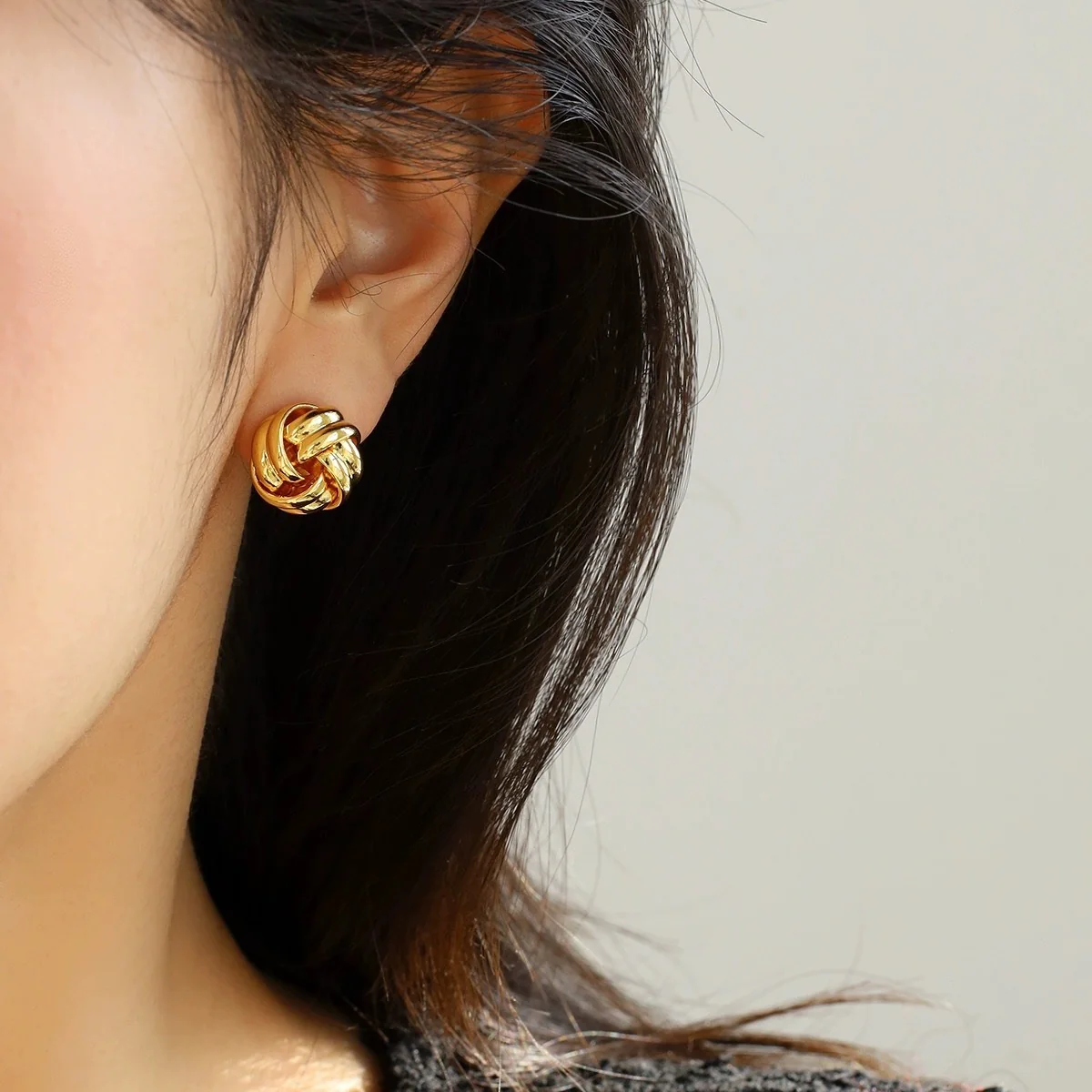 Effortless Era Stud Earrings - Image 4