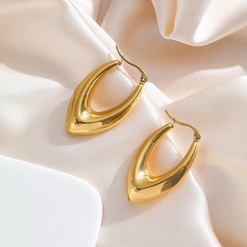 Effortless Essential Gold Earrings - Image 3