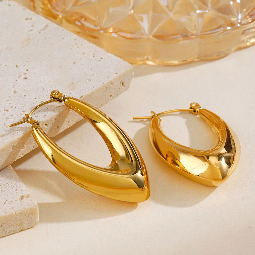 Effortless Essential Gold Earrings - Image 7