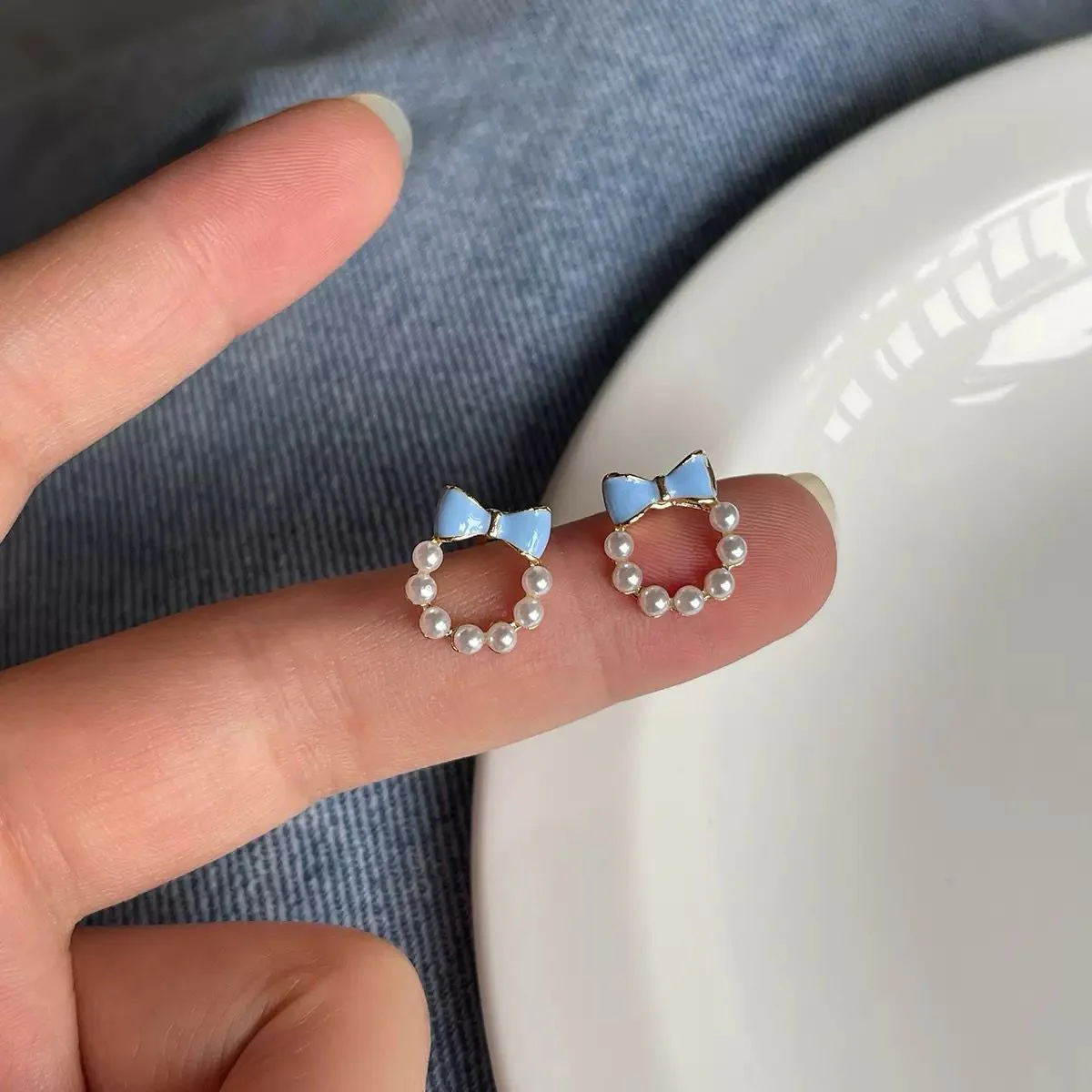 Effortlessly Pearly! Earrings - Image 2