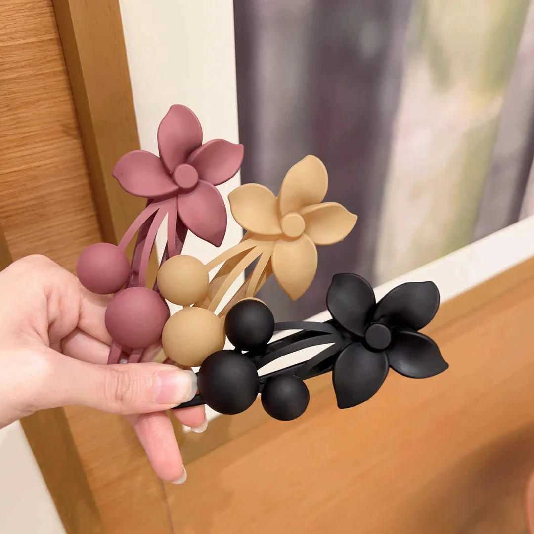 Eleanor Pinteresty Floral Hair Clip - Image 3