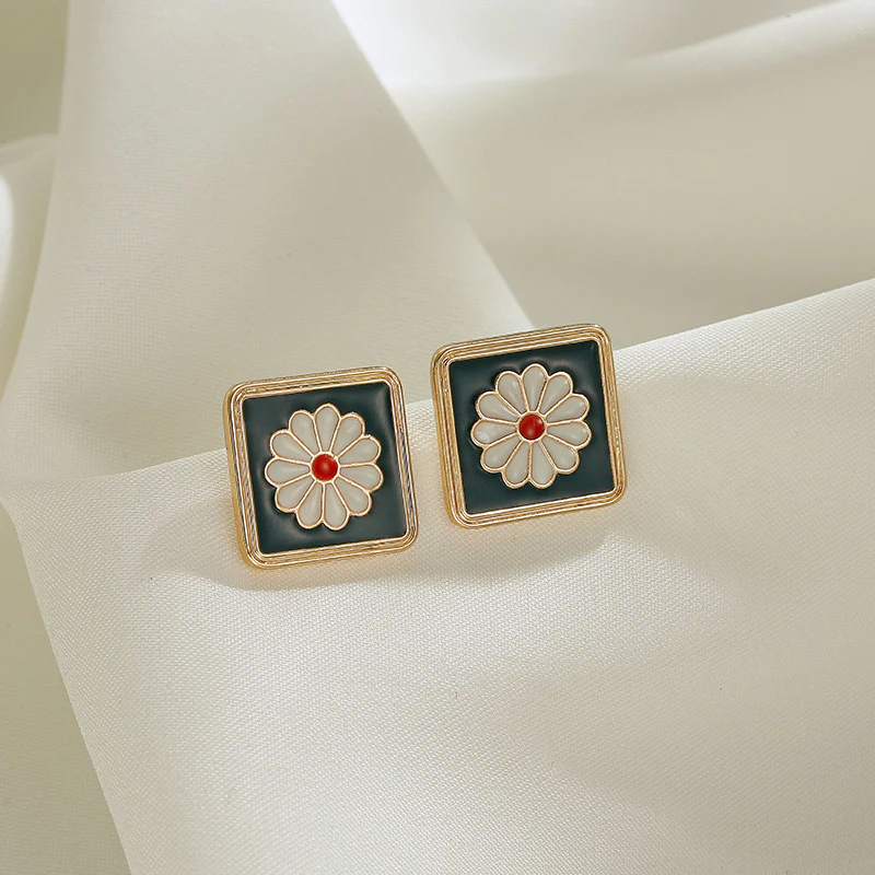 Eleanor Vintage Earrings - Image 3