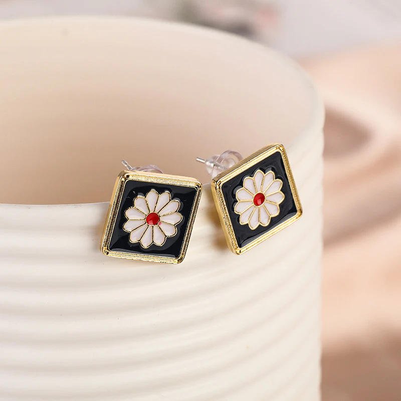 Eleanor Vintage Earrings - Image 5