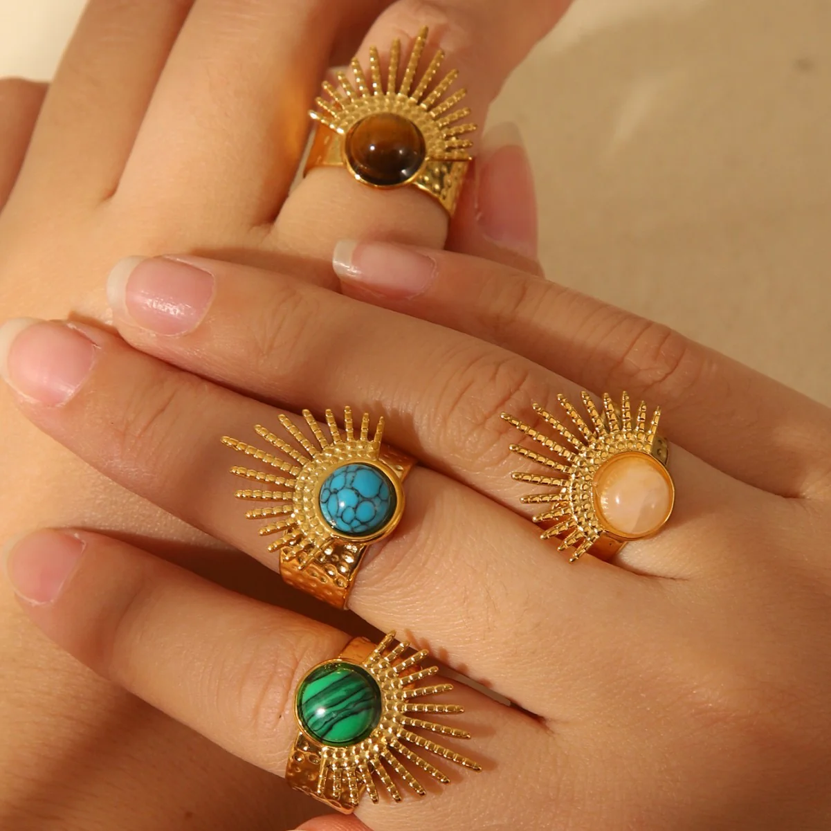 Emerald Blaze Luxe Ring - Image 3