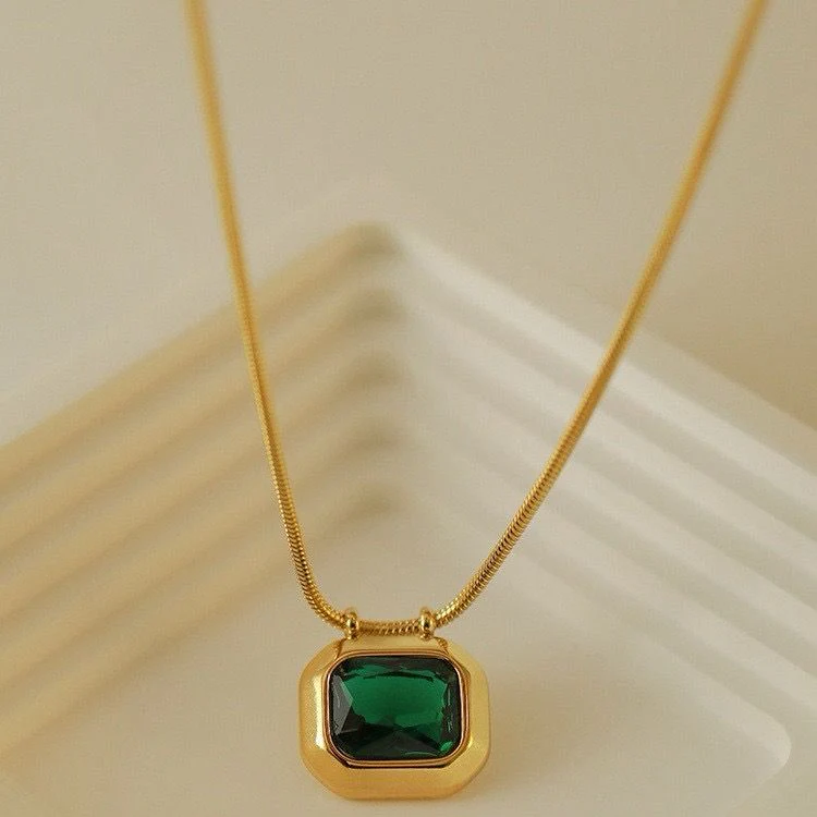 Emerald Luxe Statement Necklace - Image 4