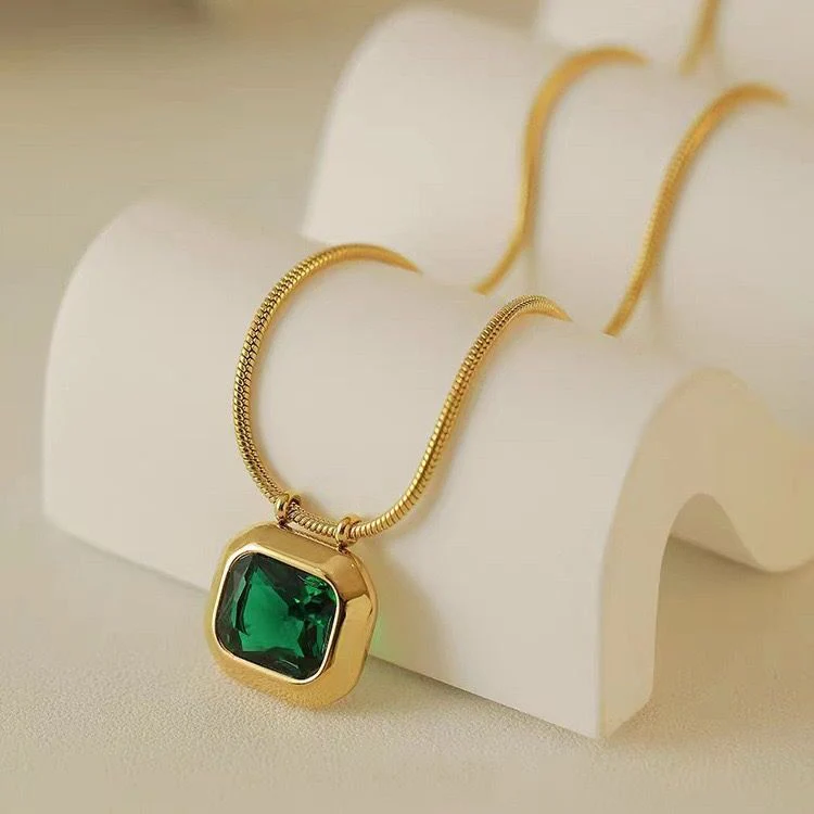 Emerald Luxe Statement Necklace - Image 5