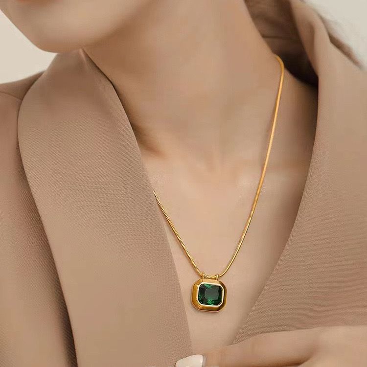 Emerald Luxe Statement Necklace - Image 6