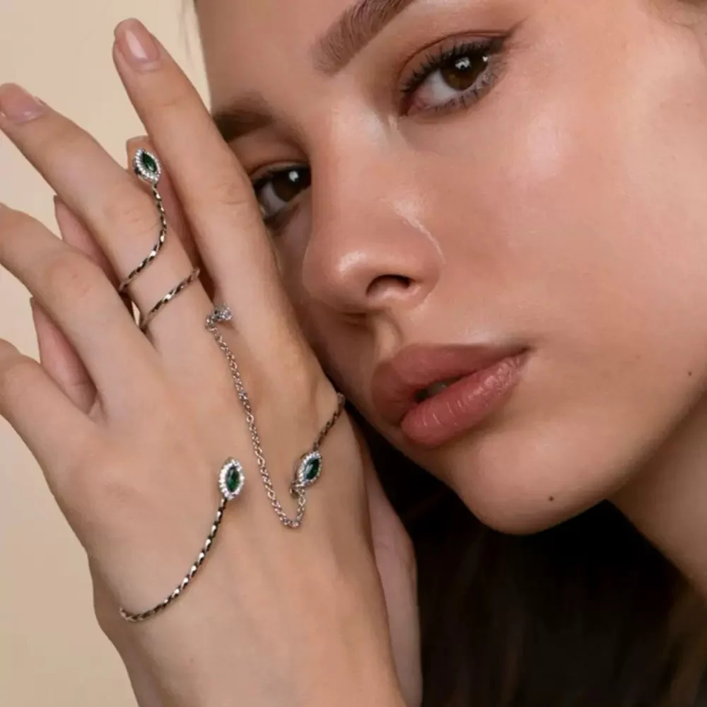 Emerald Show Stopper Hand Jewellery - Image 3