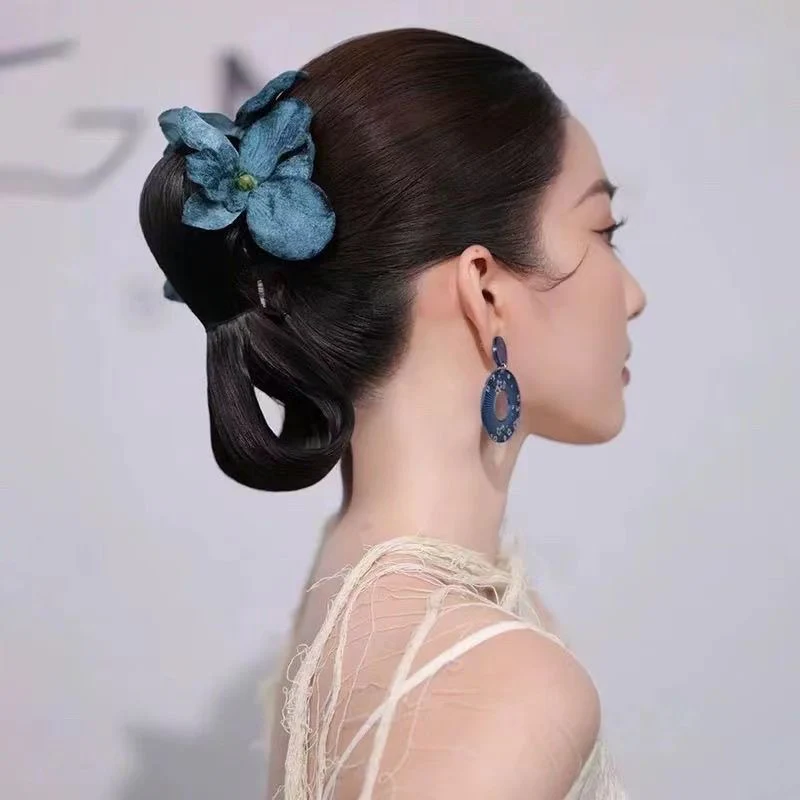 Evermore Blossom Hair Clip - Image 2