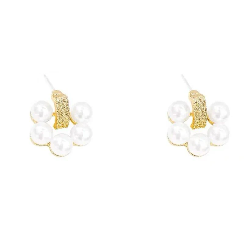 Everyday Minimal Pearl earrings - Image 4