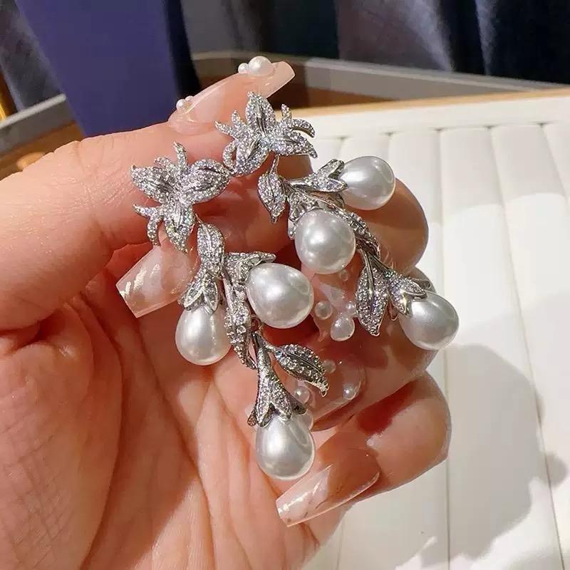 Fairy Haze Pearl Earrings - Image 3