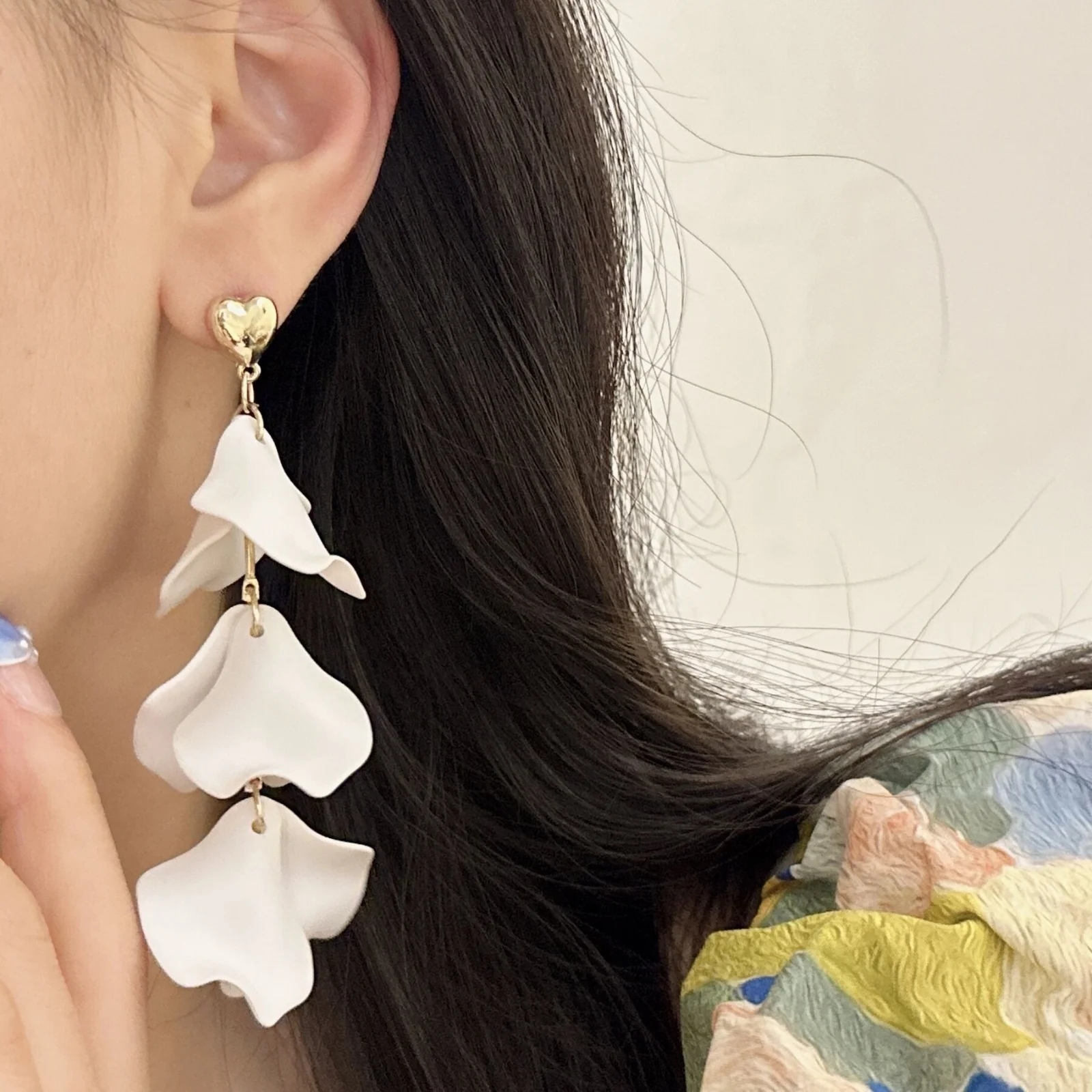 Falling petals of white Earrings - Image 3
