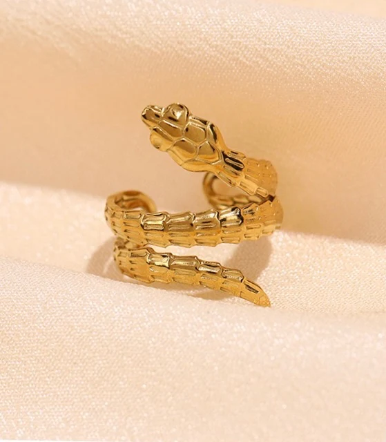 Fang n Flame Gold Ring - Image 3