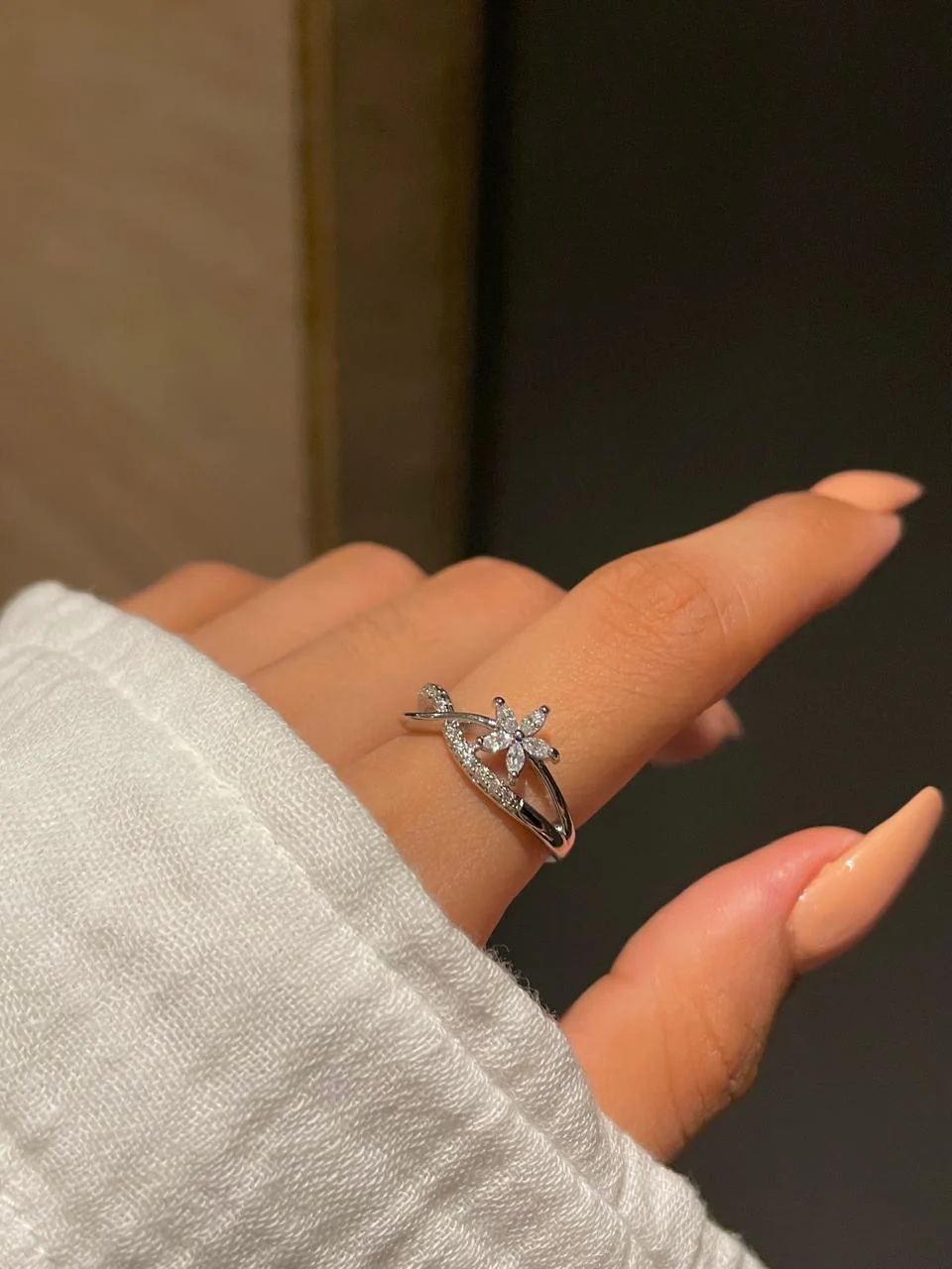 Flora Minimal Ring - Image 2