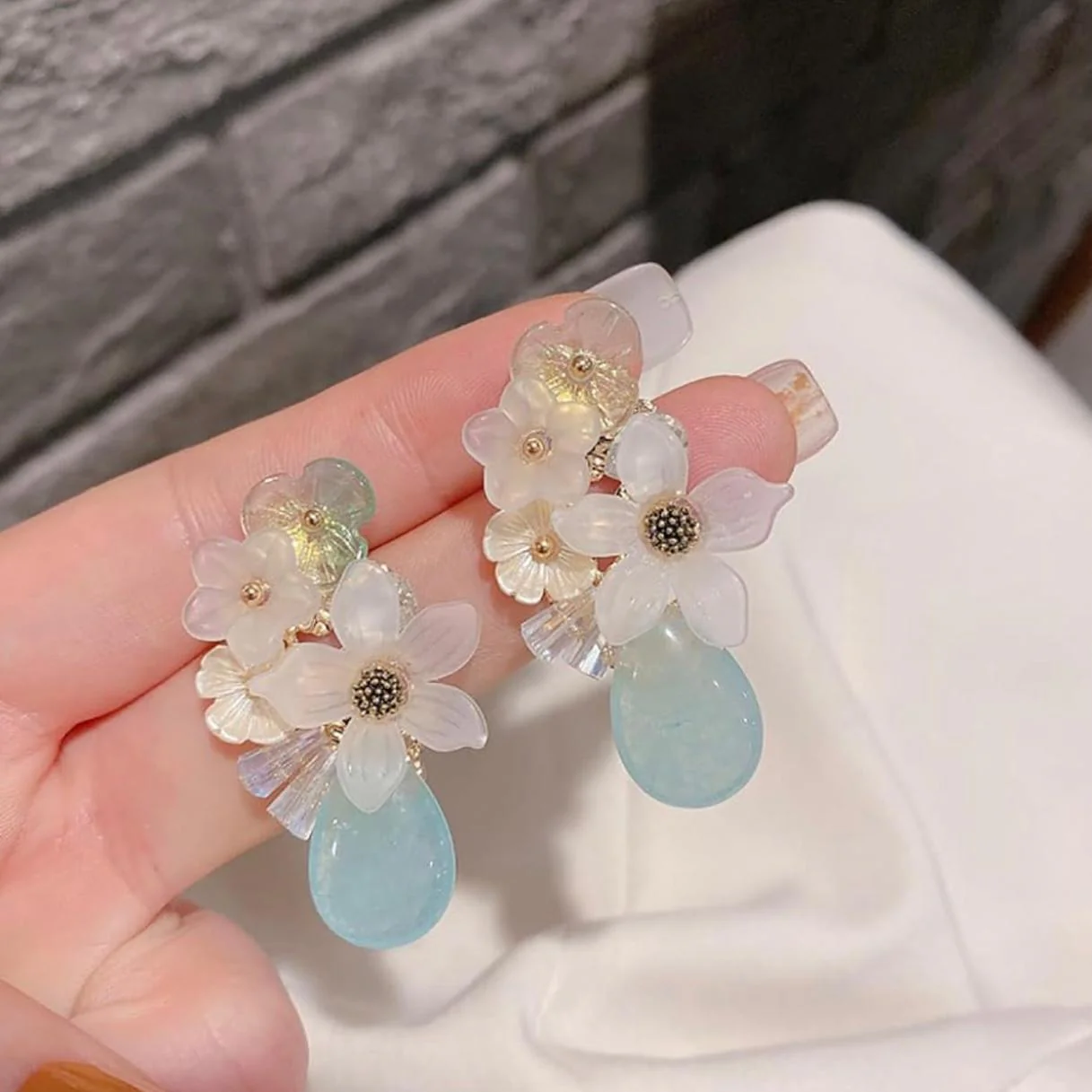 Floral Escatsy Earrings